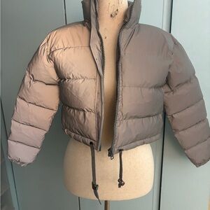 Women’s Juniors Cropped Puffer Jacket in Reflective Gray